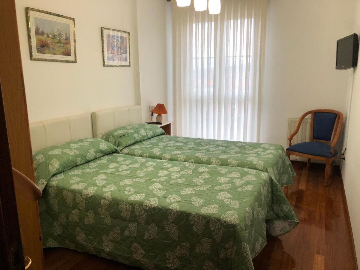 Piso Con Garaje En 阿维莱斯 外观 照片